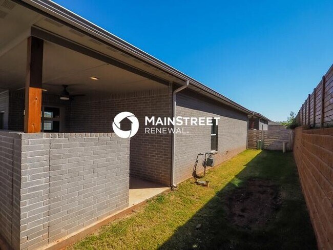 Building Photo - 3 Bedroom Pet-Friendly Home in Oklahoma City, OK with Main Street Renewal