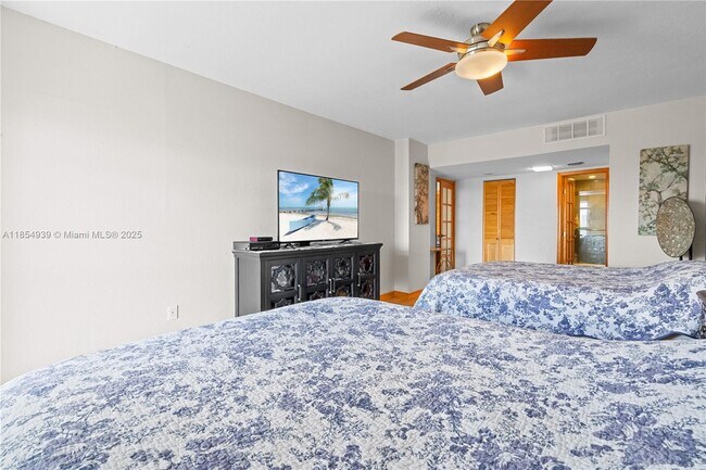 Building Photo - 3675 N Country Club Dr