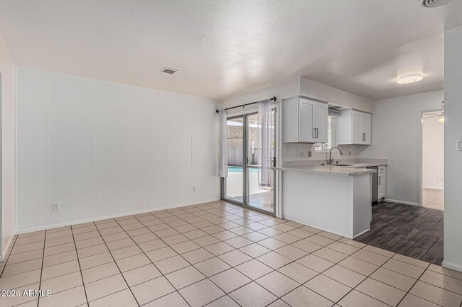 Building Photo - 1213 E Riviera Dr