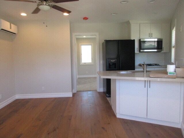 Primary Photo - 21 Medea Creek Ln