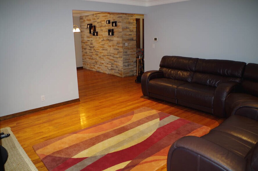 Building Photo - 44 Scoles Ave