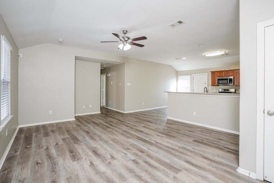 Building Photo - 24214 Silver Maple Dr