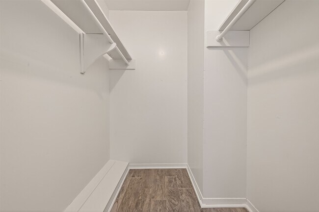 Building Photo - 5615 Beechnut St