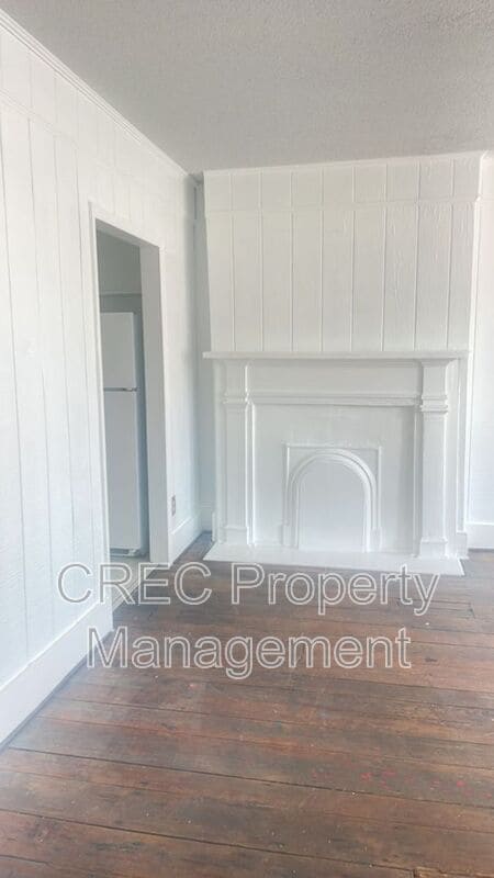 Building Photo - 293 King St