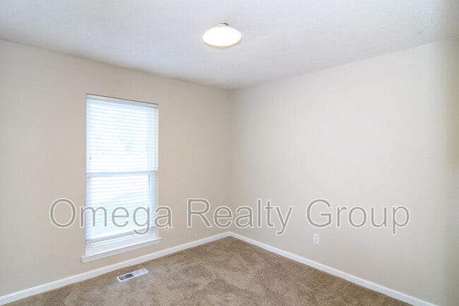 Building Photo - 2404 Glenmore Ct