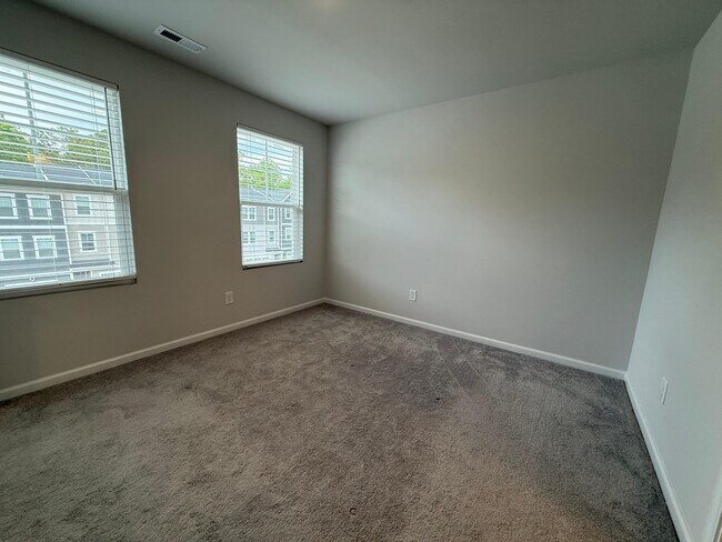 Building Photo - 409 Deercroft Dr