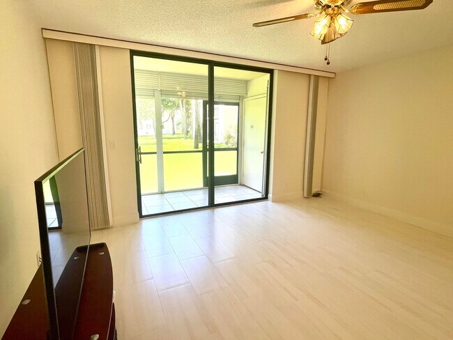 Building Photo - 5130 Las Verdes Cir