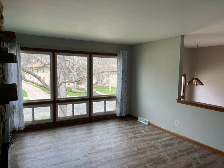 Living Room UL - 3001 Ashford Ln