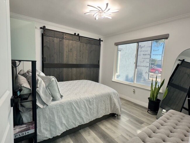 Building Photo - Upgraded One-Bedroom in Kensington