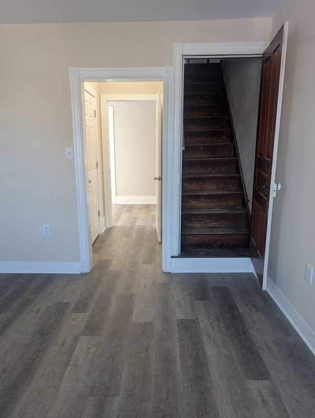 Building Photo - 2 Bedroom House for Rent