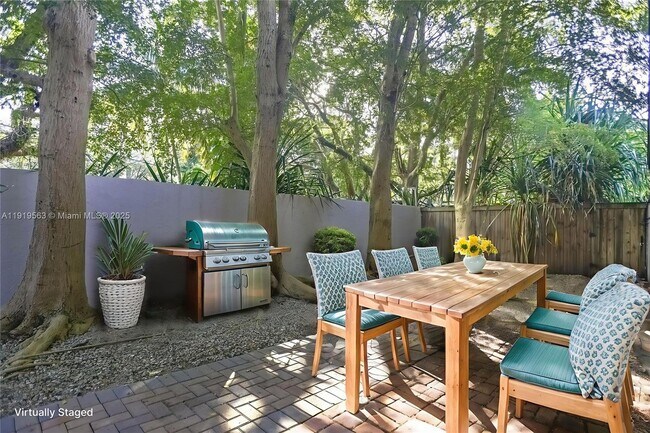 Building Photo - 3080 Allamanda St