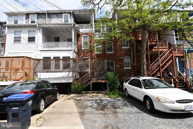 Building Photo - 2622 Woodley Pl NW