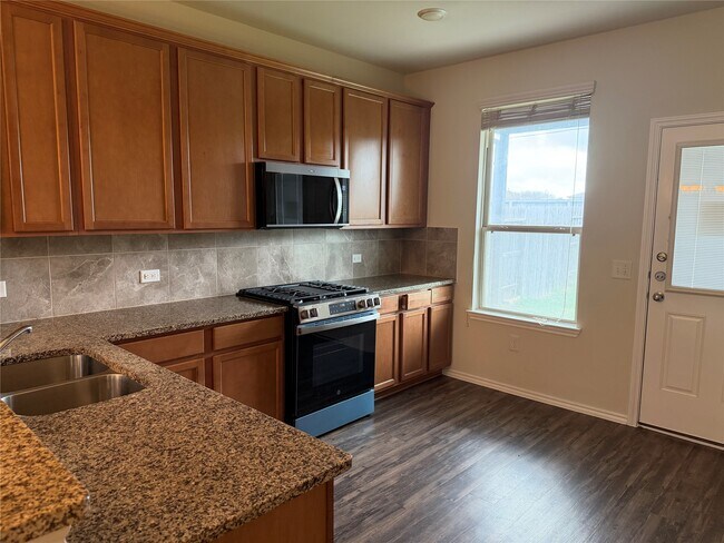 Building Photo - 15847 Smithland Dr