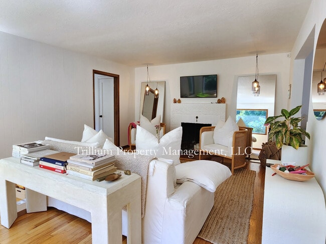 Building Photo - 3206 SW 13th Ave