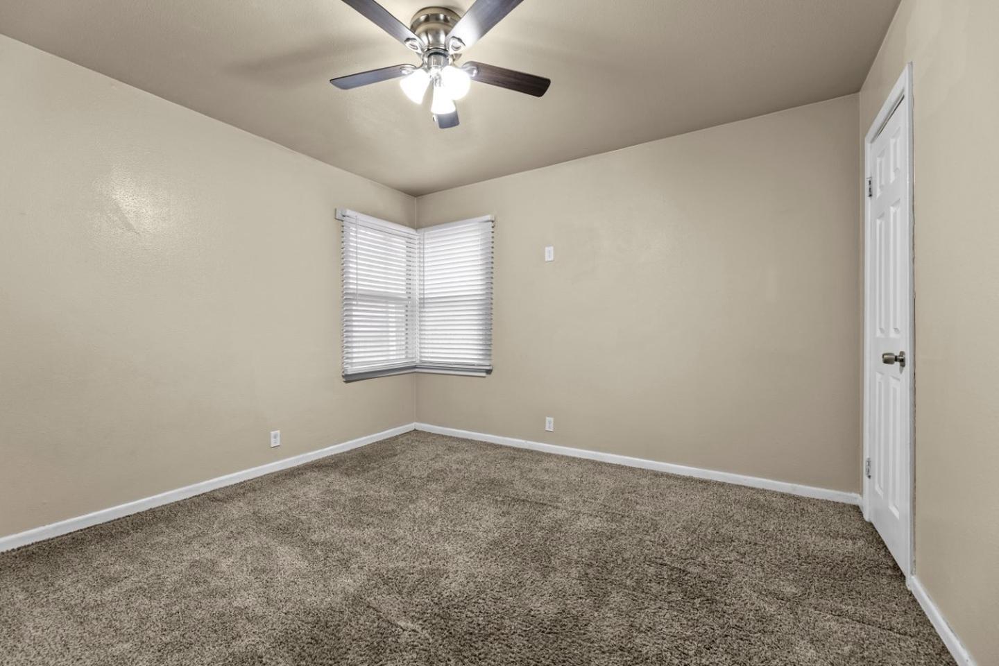 Building Photo - Charming 5BR Fort Worth home with big backyard & patio