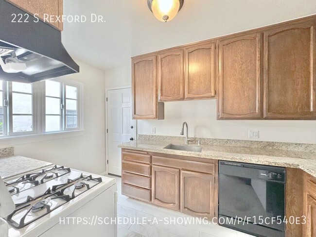 Building Photo - Beautiful updated spacious Studio + 1 Bath