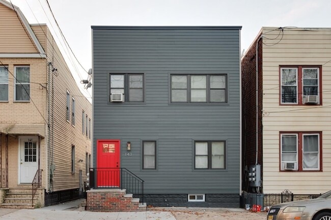 Building Photo - 143 Nelson Ave