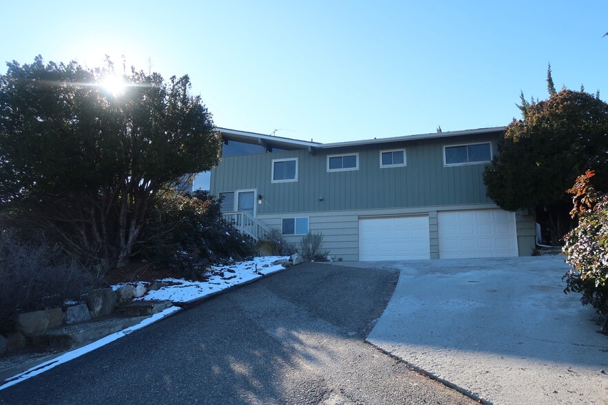 Building Photo - 2405 Lester Rd