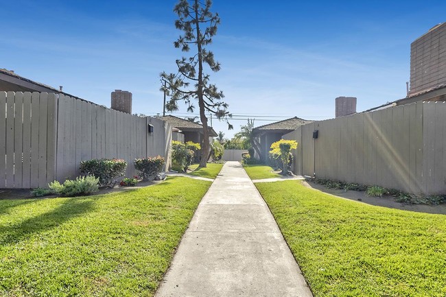 Building Photo - Walnut Park Apartments