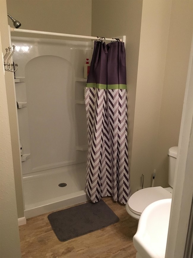 Building Photo - 1044 College St N