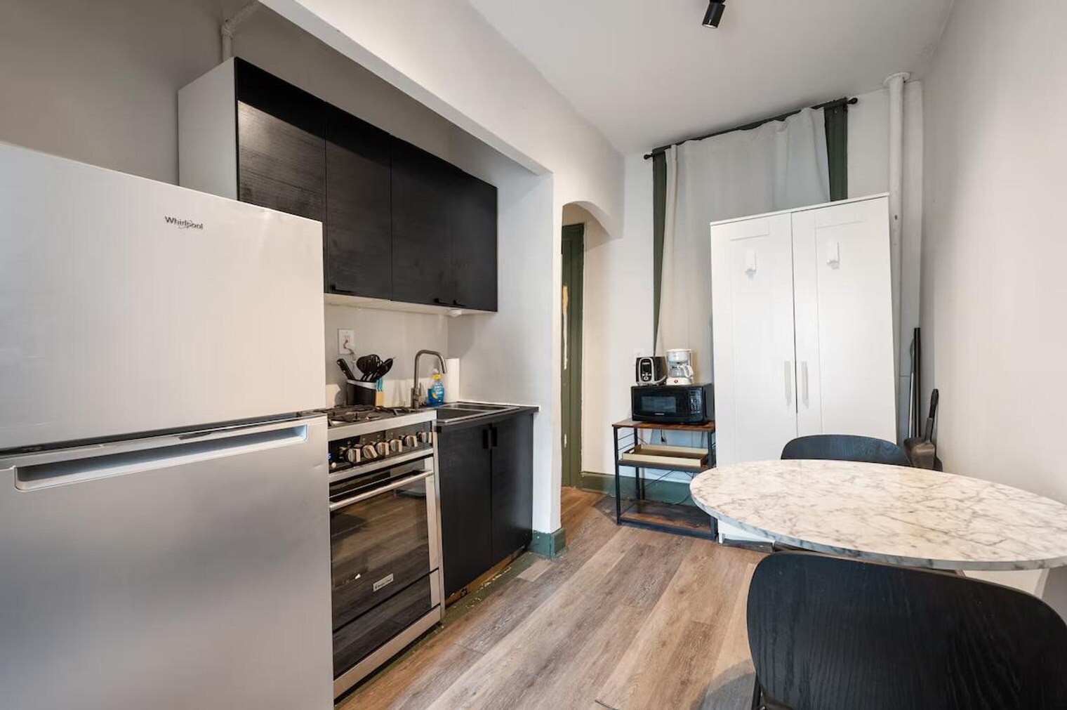 Building Photo - 330 E 61st St