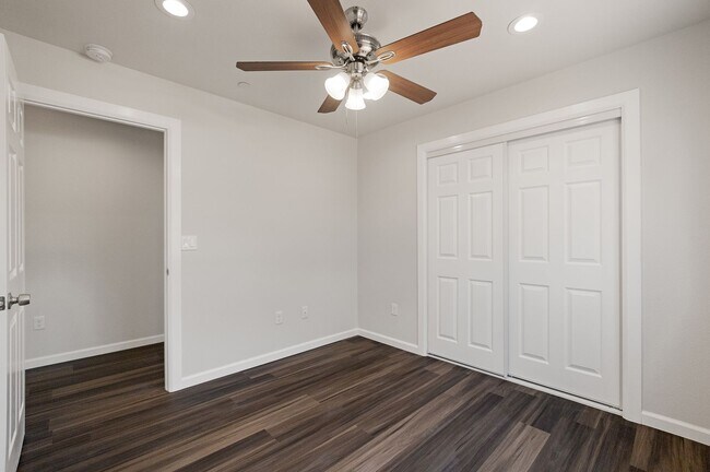 Building Photo - Paradise- 2 bed 2 bath +Bonus room, No Pets, Garage, fenced yard, RV parking