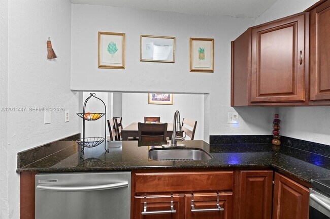 Building Photo - 3083 N Oakland Forest Dr