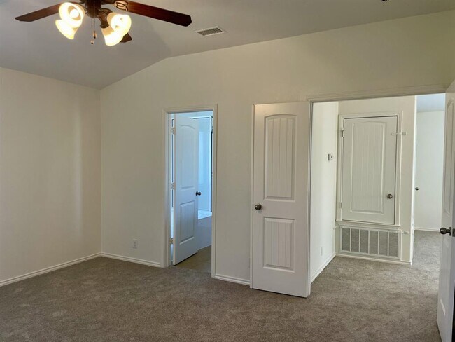 Building Photo - 8725 White Ibis Dr