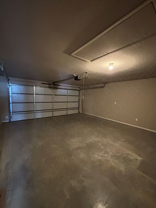 Building Photo - Beautiful Home In Centerton, LAWN MAINTENA...