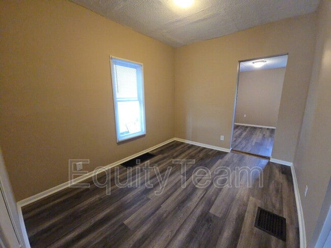 Building Photo - 1503 Smith Ave