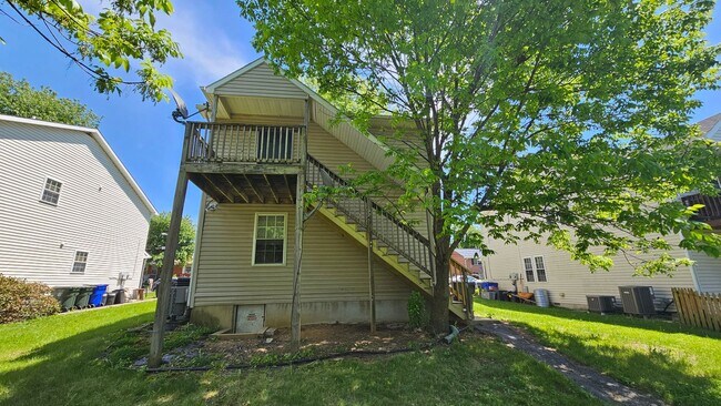 Building Photo - 349 Woodpoint Ave