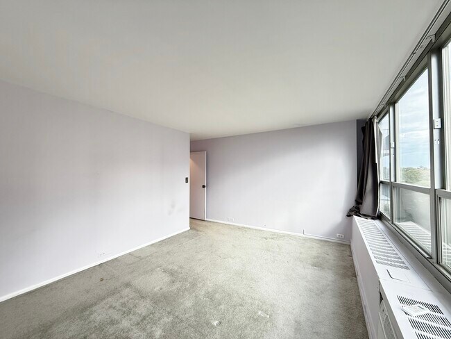 Building Photo - 3550 N Lake Shore Dr