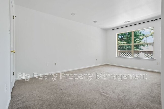 Building Photo - 1116 Foxmeadow Dr