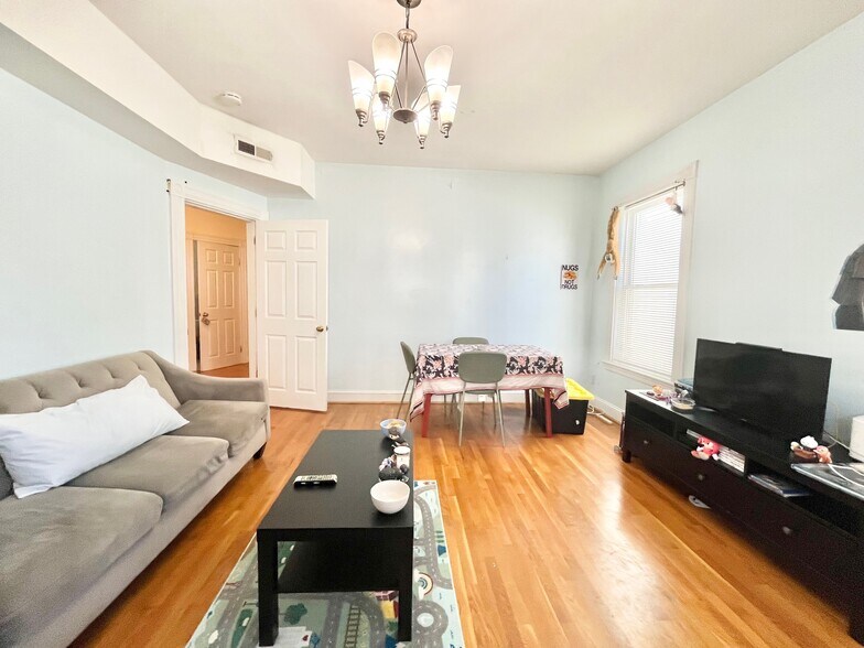 Building Photo - 6 Germania St