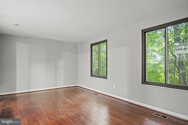 Building Photo - 5863 Jackson Oak Ct