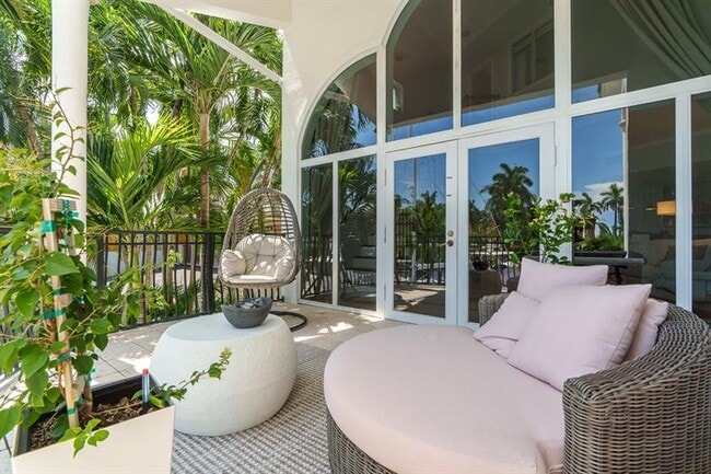 Building Photo - 70 Isle of Venice Dr