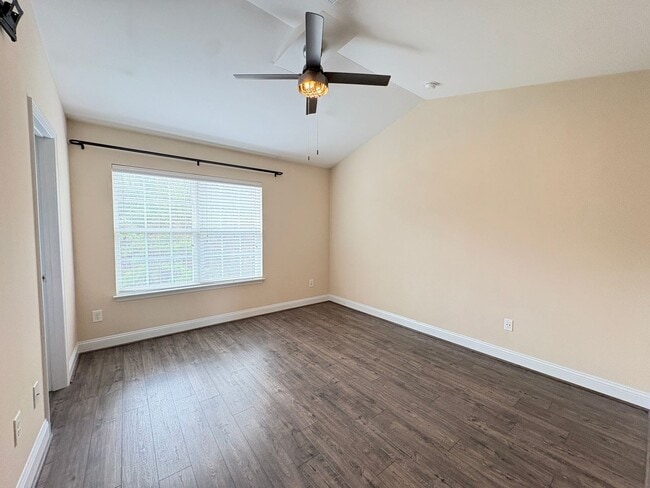 Building Photo - MOVE IN SPECIAL: 2 Bedroom, 2.5 Bathroom Townhouse in Greensboro!