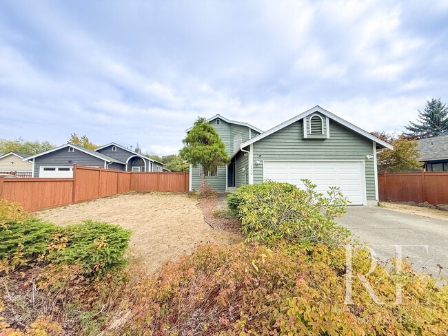 Building Photo - Spacious 4-Bedroom Home with Fenced Yard &...