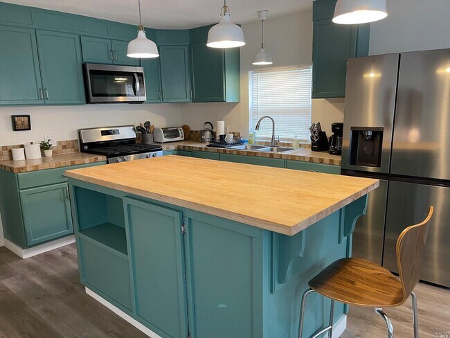 Building Photo - 5168 State Hwy 20