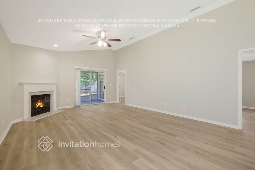 Building Photo - 11195 Mikris Dr N