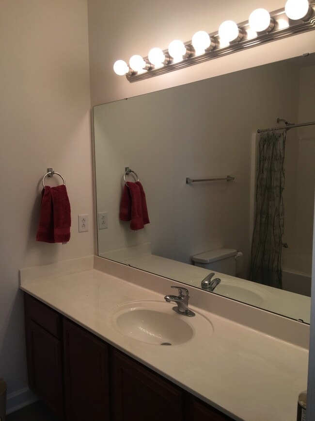 Building Photo - Large 3 Bedroom 1st Floor Condo in Ashley Park