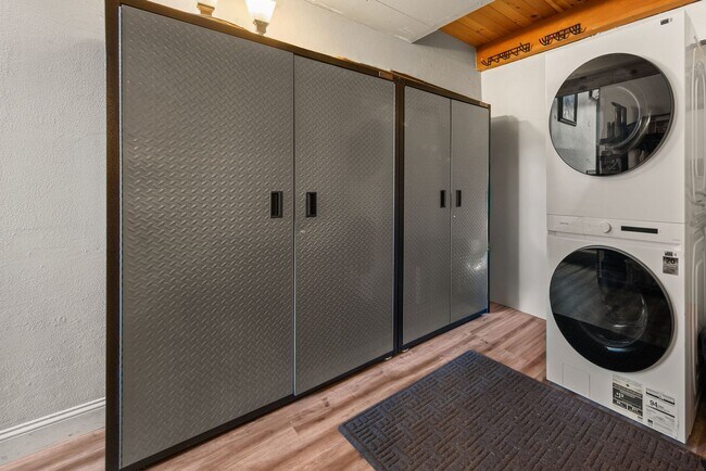 Building Photo - Alpine Meadows Winter Escape Ski Lease