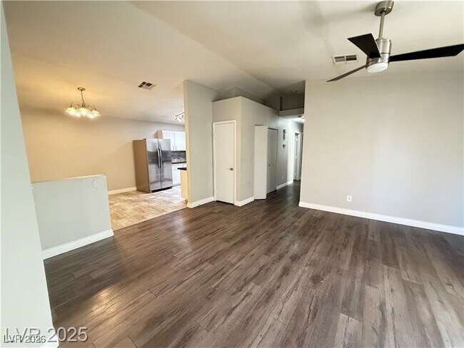 Building Photo - 1913 Poppy Hill St