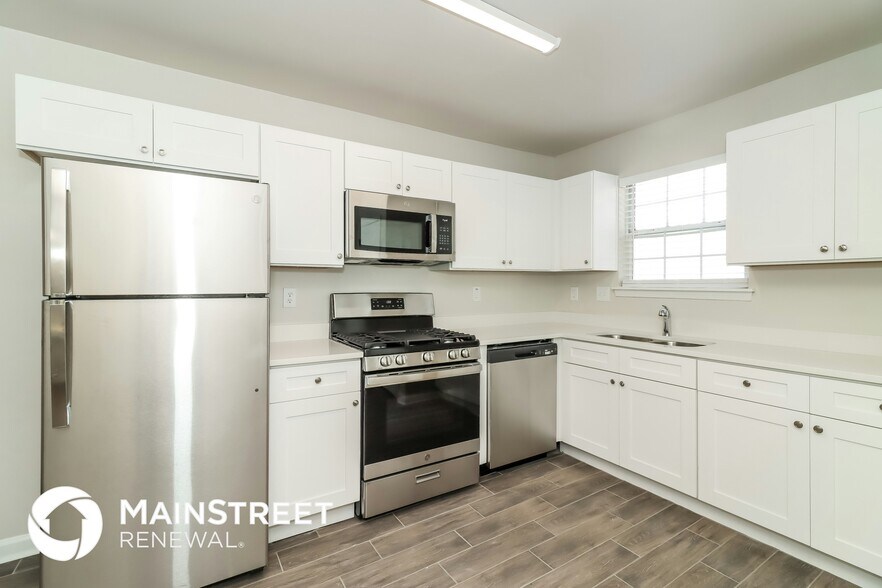 Building Photo - 7073 Stonecreek Dr