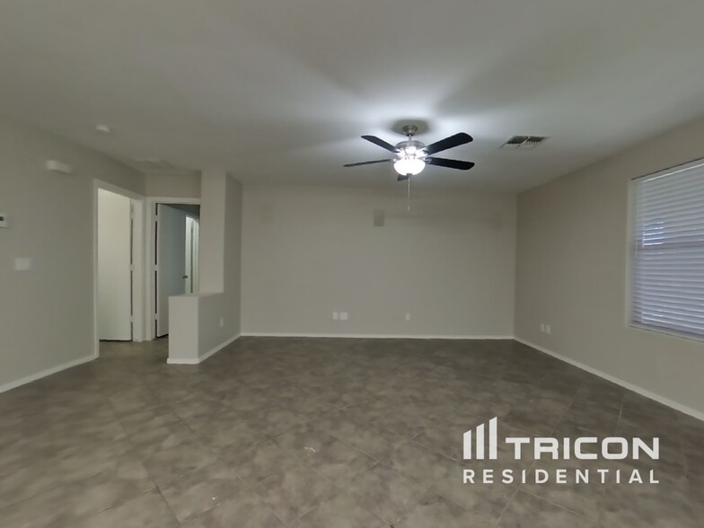 Building Photo - 2047 W San Tan Hills Dr