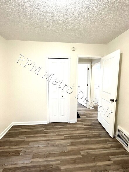 Building Photo - 3567 Spruce St