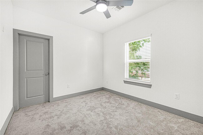 Building Photo - 4019 Stassen St