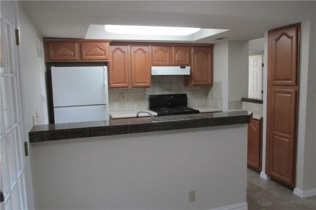 Building Photo - 404 Tanglewood Dr