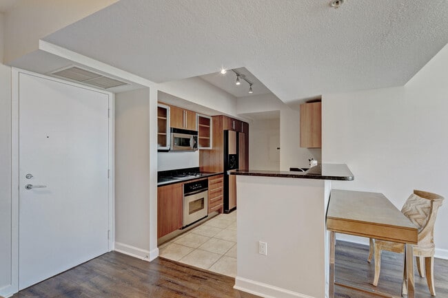 Building Photo - 1551 N Flagler Dr