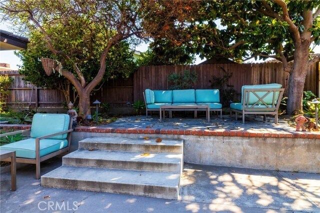 Building Photo - 5220 E Los Flores St
